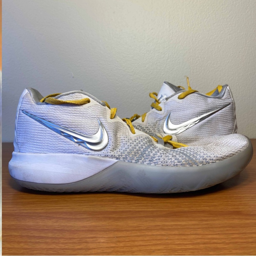 Kyrie Flytrap - image 1